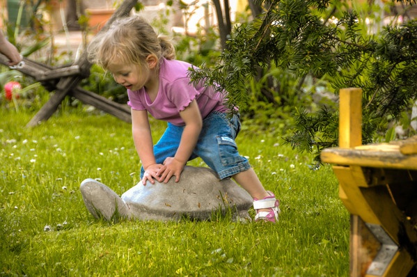 Stroking Stone Small Turtle, colour concrete grey