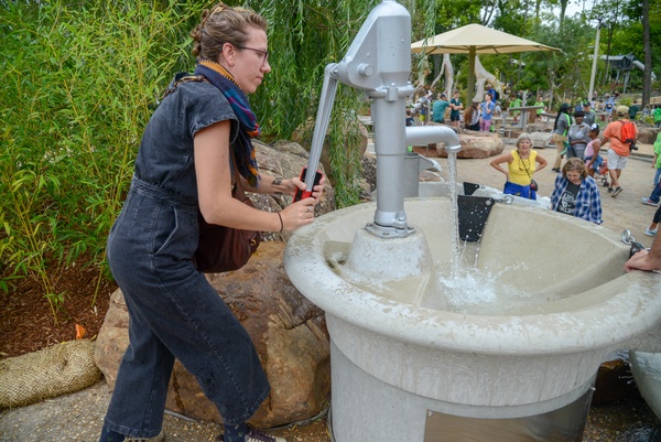 Runde Wasserschale mit 1 Öffnung